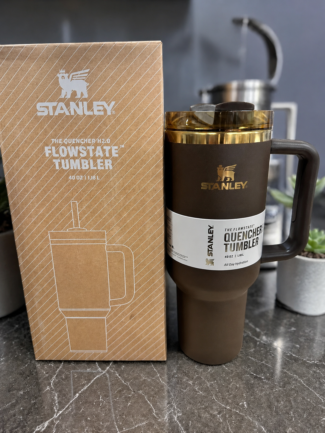Stanley Chocolate Gold Quencher H2.0 40oz Tumbler - Image 2