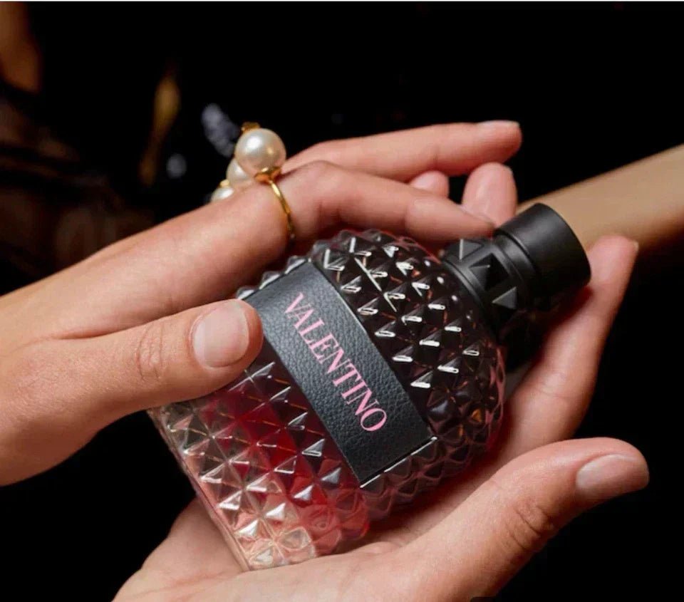 Valentino Born in Roma Intense Eau de Parfum Intense Spray 3.4 fl oz - Image 3